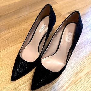 Pointed Toe Pump Size 7 excellent condition